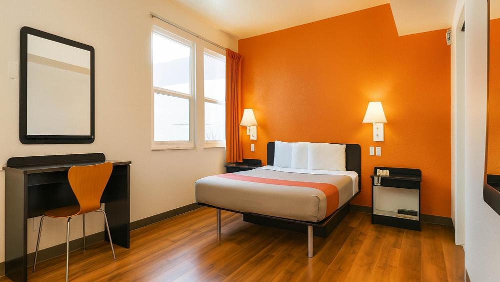 Queen Room interior